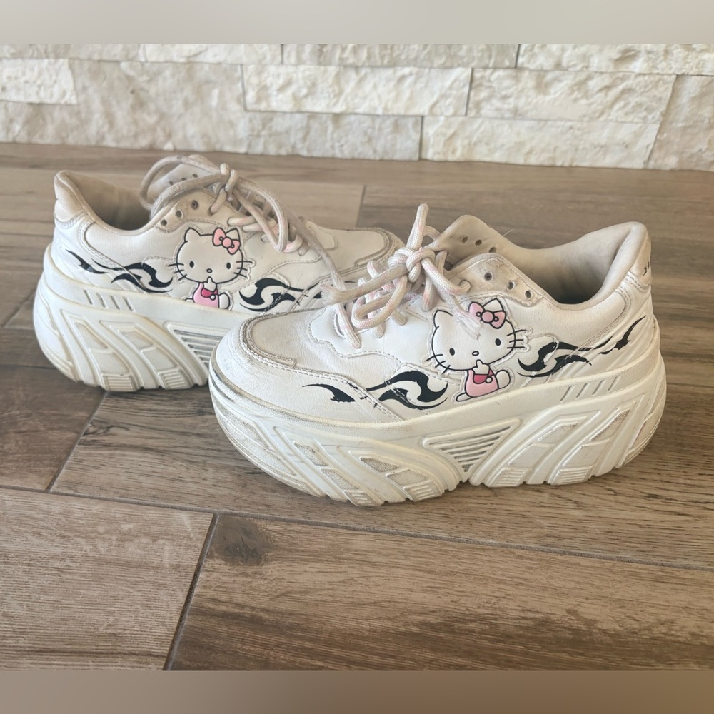 Bershka Hello Kitty European Size 35 Platform Sneakers White Kawaii Y2K